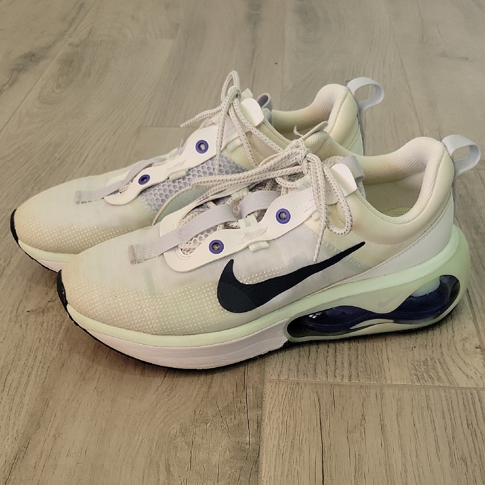 Nike AirMax Sneakers